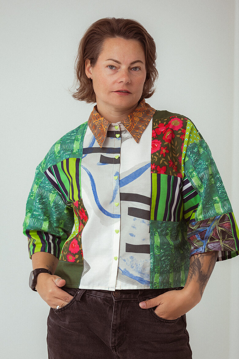 Patchwork krekls ar daudzveidīgu rakstu kombināciju