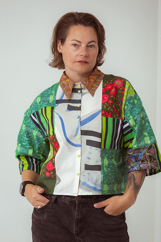 Patchwork krekls ar daudzveidīgu rakstu kombināciju